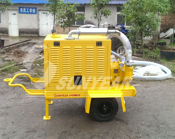 到達現場(chǎng)的手推式移動(dòng)泵車(chē)