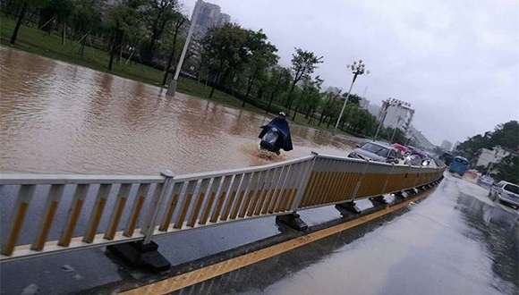 三業(yè)抽水泵車(chē)