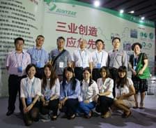 我司領(lǐng)導與工作人員在應急展會(huì )上合照