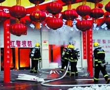 河南汝州一商場(chǎng)發(fā)生火災 濃煙在方圓幾公里外能看到