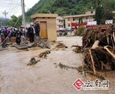 云南鎮雄魚(yú)洞鄉發(fā)生特大洪災 洪水高出街面2米