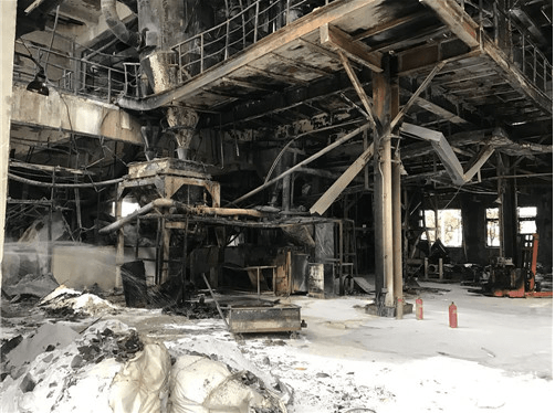 南京金陵化工廠(chǎng)突發(fā)大火 明火已滅致1人死亡