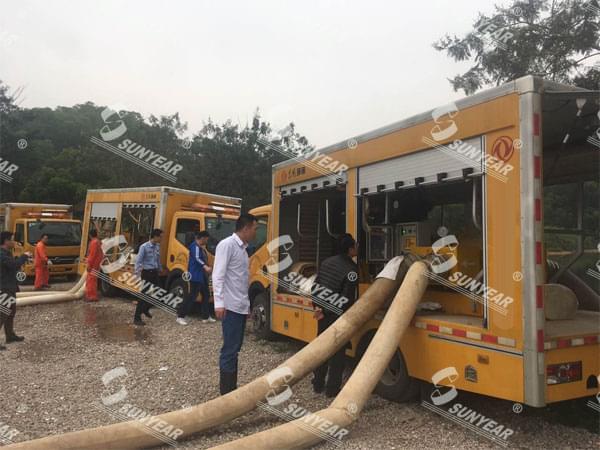 三業(yè)科技6臺移動(dòng)泵車(chē)在深圳三防辦的演練