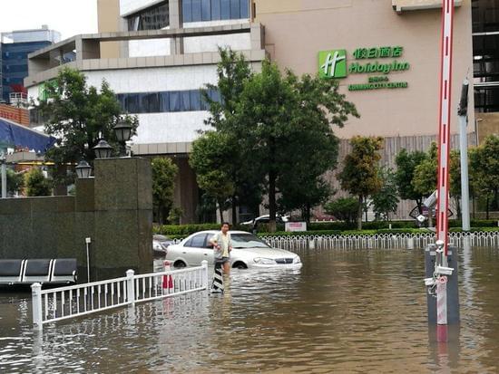 昆明持續暴雨內澇 防汛疏散被困群眾千余人