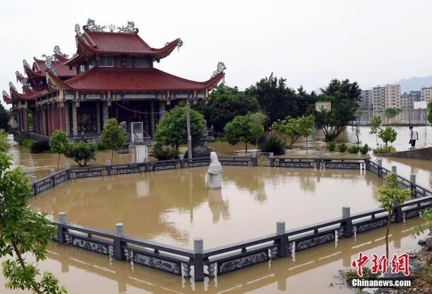 臺風(fēng)過(guò)后福建省多地暴雨內澇