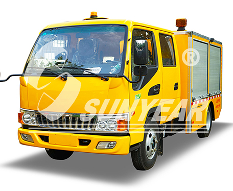 排水搶險車(chē)（自行走移動(dòng)泵車(chē)）